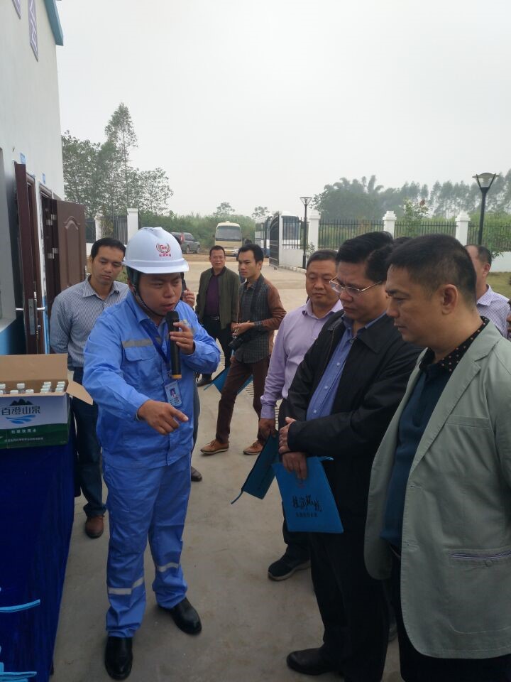 1510622468136307.jpg 171113内图-来宾市领导视察兴宾区蒙村镇污水处理厂项目.jpg