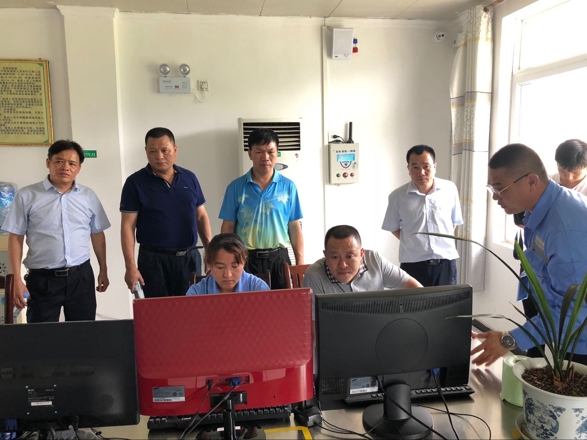 1529541198128742.jpg 20180619罗城县环保局局长韦文龙 (后排左一)、住建局副局长吴履荣(后排左三)莅临罗城县污水处理厂检查指导工作.jpg